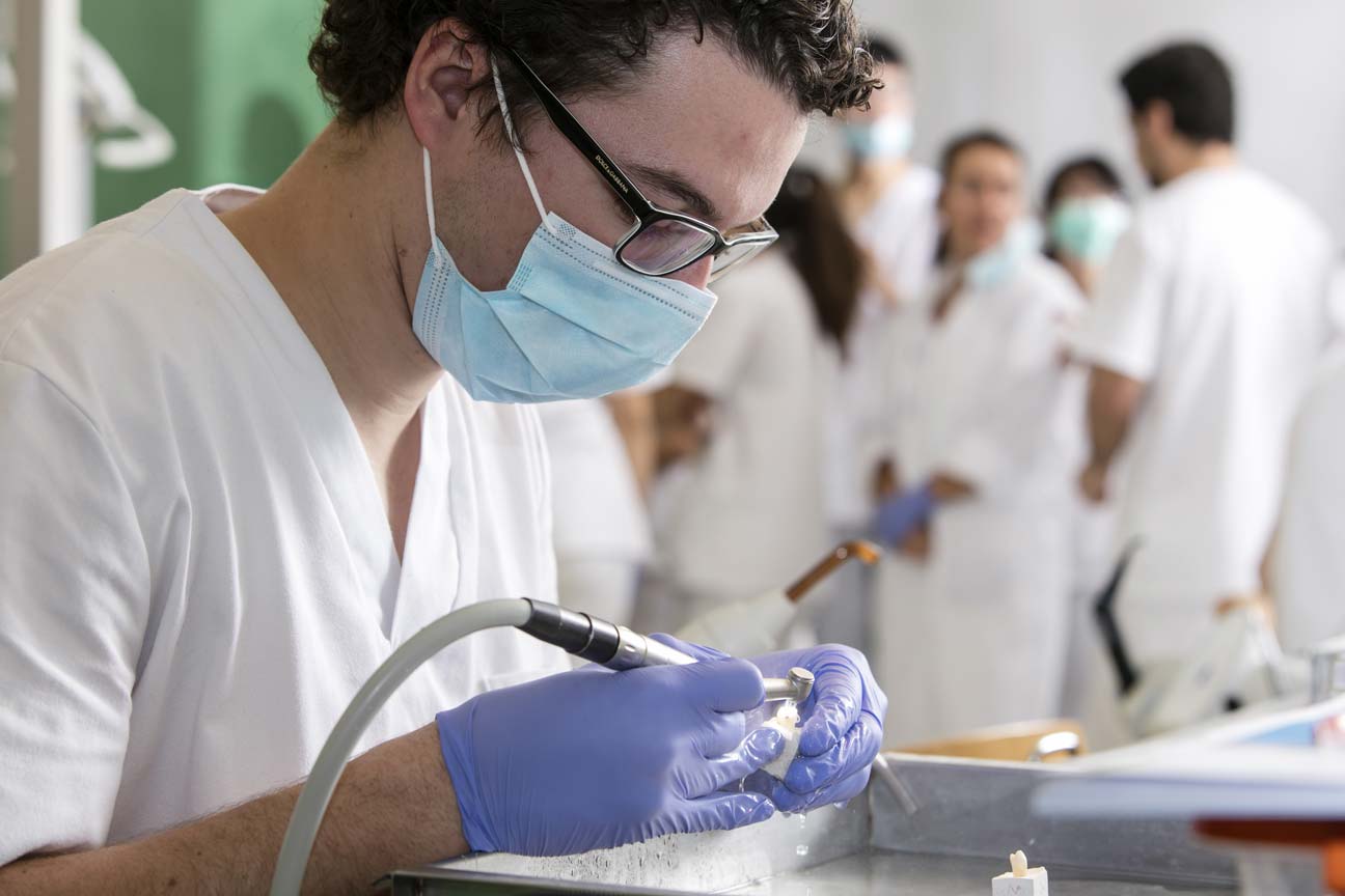 Estudia tu grado en odontología en Mallorca